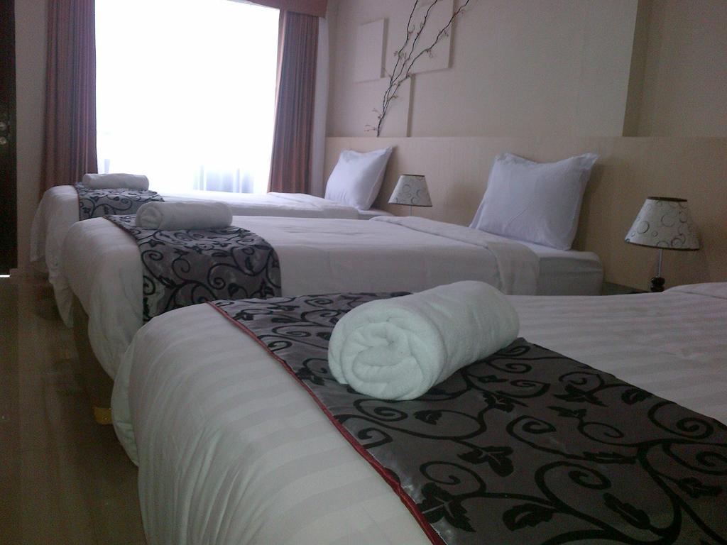 Santa Monica Hotel And Convention Ciherangsating Zimmer foto