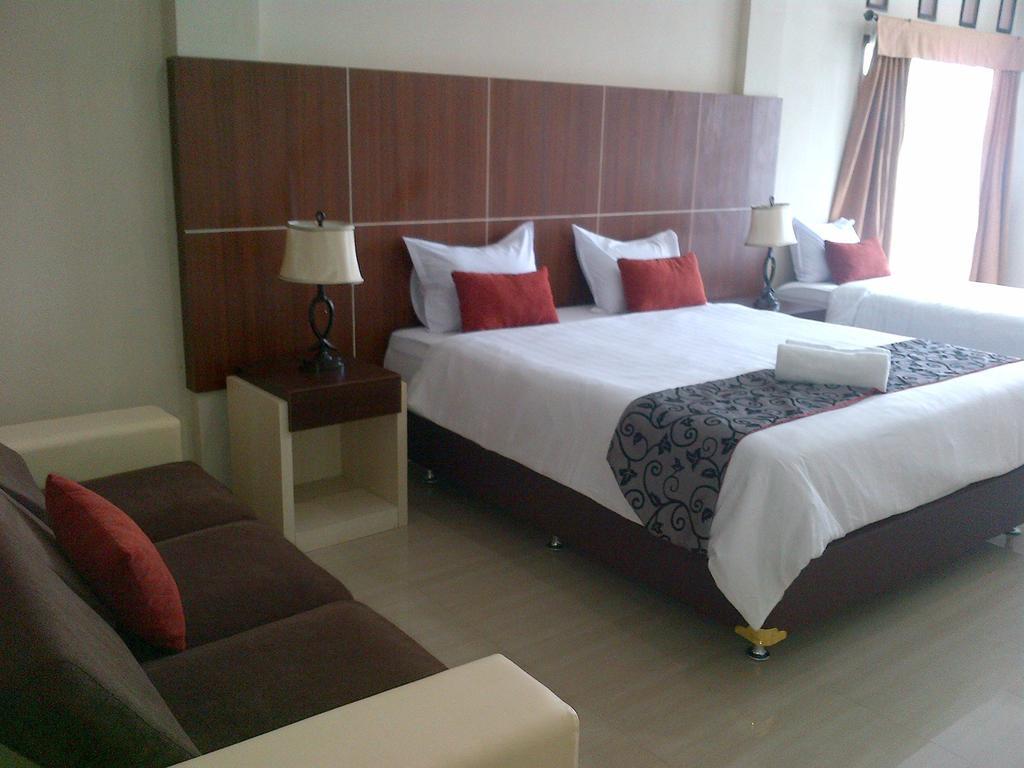 Santa Monica Hotel And Convention Ciherangsating Zimmer foto