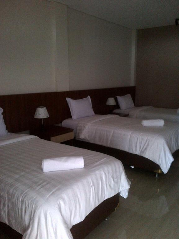 Santa Monica Hotel And Convention Ciherangsating Exterior foto